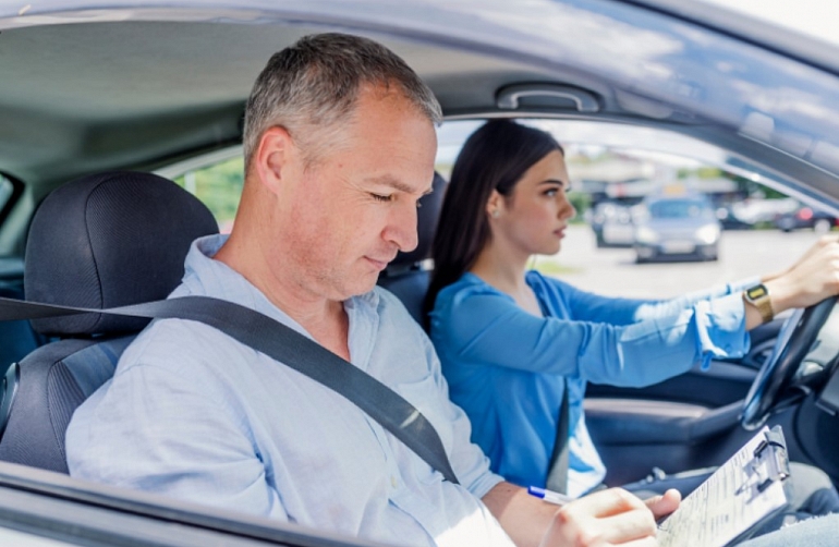 Sistēmiska izvēle: kāpēc autoskola ir kas vairāk par pakalpojumu?