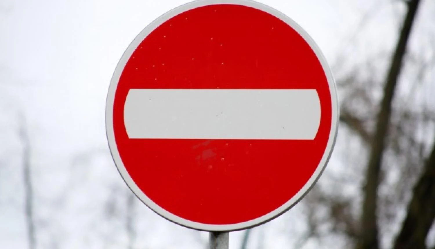 Ceļa zīmju semantika: lasīt pilsētas ainavu citām acīm