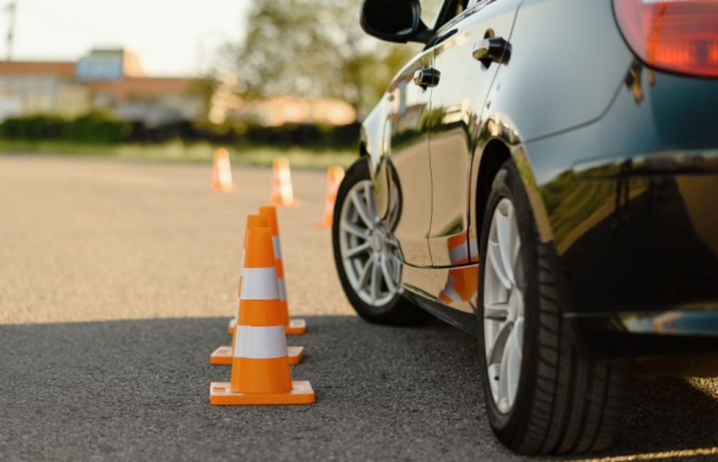 Autoskola Autoprieks mācību auto Latvijā droša braukšana