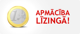 Autoskolas kursants kopā ar instruktoru braukšanas praksē