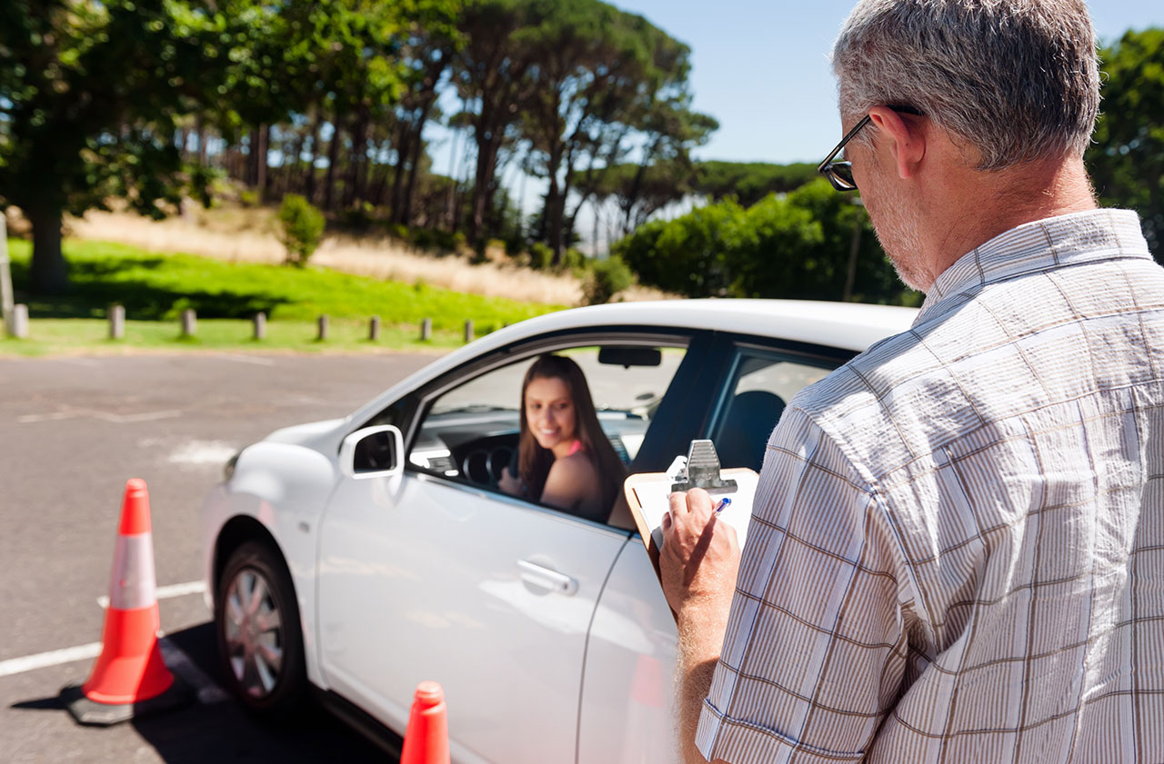 Profesionāls braukšanas iemaņu novērtējums autoskolā